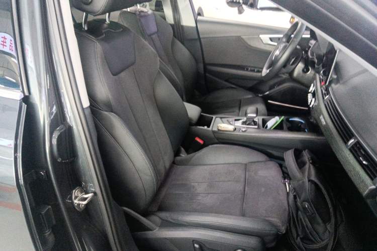 Used Audi A4 2022 allroad quattro Right Front Seat