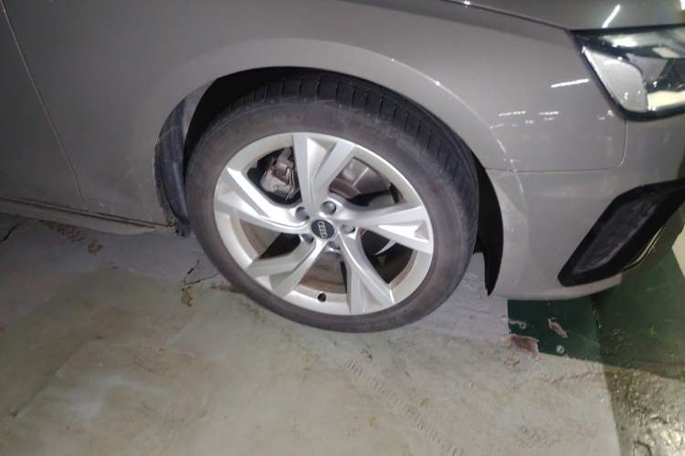 Used Audi A4 2022 Avant 40 TFSI Fashion Dynamic Model Right Front Wheel Hub