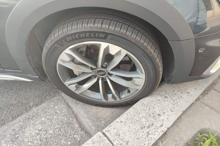 Used Audi A4 2022 allroad quattro Right Front Wheel Hub