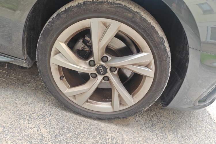 Used Audi A4 2022 Avant 40 TFSI Fashion Dynamic Model Right Front Wheel Hub