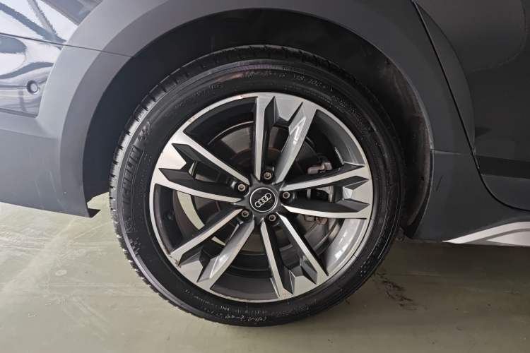 Used Audi A4 2022 allroad quattro Right Rear Wheel Hub