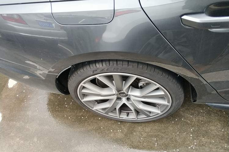 Used Audi A4 2022 Avant 40 TFSI Fashion Dynamic Model Right Rear Wheel Hub