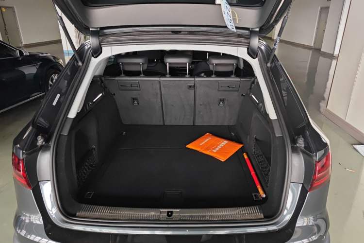 Used Audi A4 2022 allroad quattro Trunk
