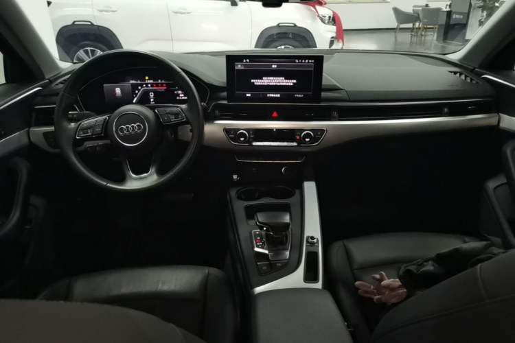 Used Audi A4 2022 Avant 40 TFSI Fashion Dynamic Model Center Console