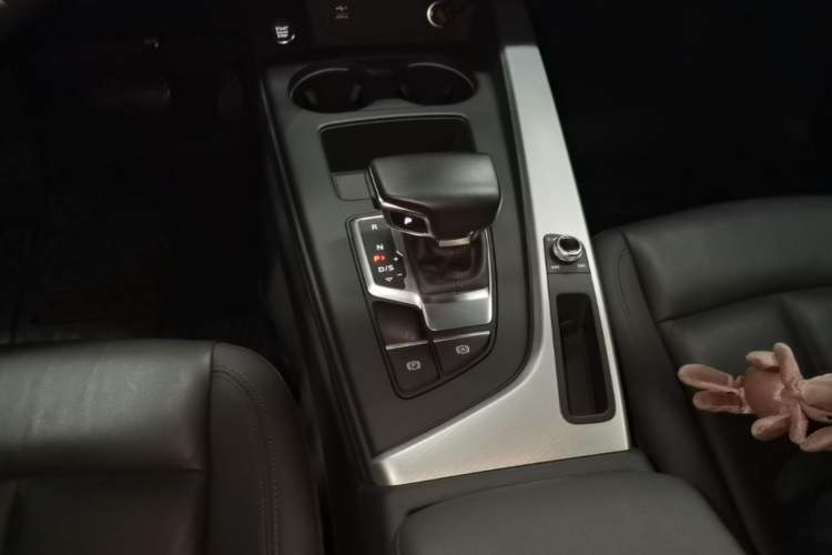 Used Audi A4 2022 Avant 40 TFSI Fashion Dynamic Model Gear Lever