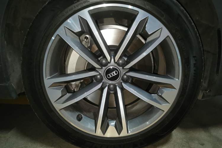 Used Audi A4 2022 allroad quattro Right Front Wheel Hub