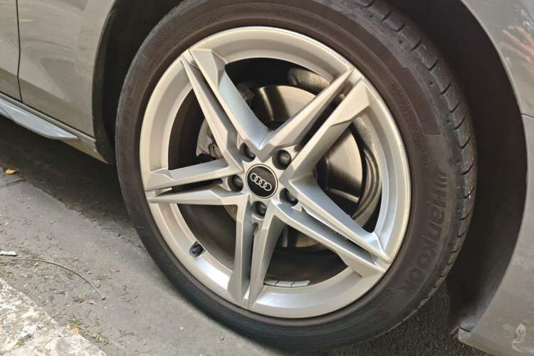 Used Audi A4 2022 Avant 40 TFSI Fashion Dynamic Model Right Front Wheel Hub