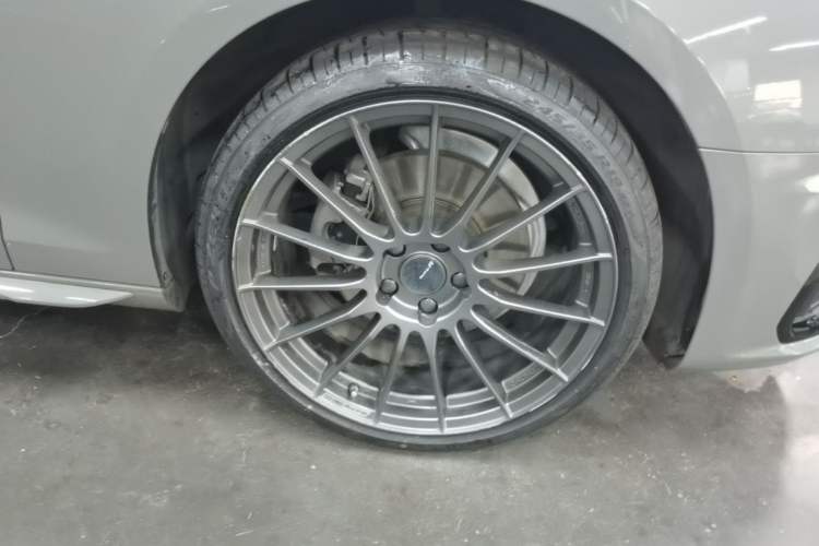 Used Audi A4 2022 Avant 40 TFSI Fashion Dynamic Model Right Front Wheel Hub