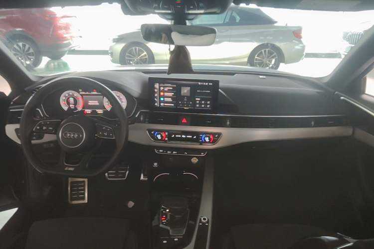 Used Audi A4 2023 Avant 40 TFSI Luxury Dynamic Model Center Console