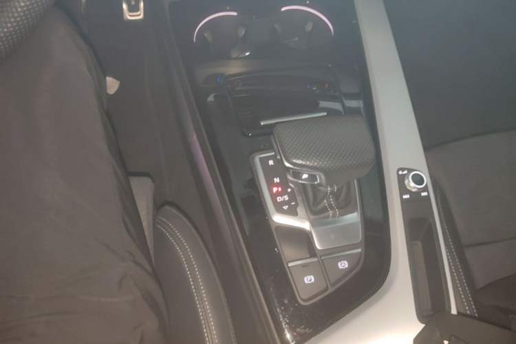 Used Audi A4 2023 Avant 40 TFSI Luxury Dynamic Model Gear Lever
