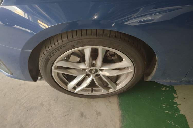 Used Audi A4 2023 Avant 40 TFSI Luxury Dynamic Model Left Front Wheel Hub