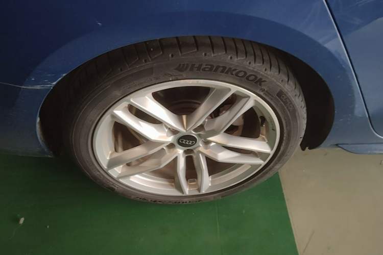 Used Audi A4 2023 Avant 40 TFSI Luxury Dynamic Model Right Rear Wheel Hub