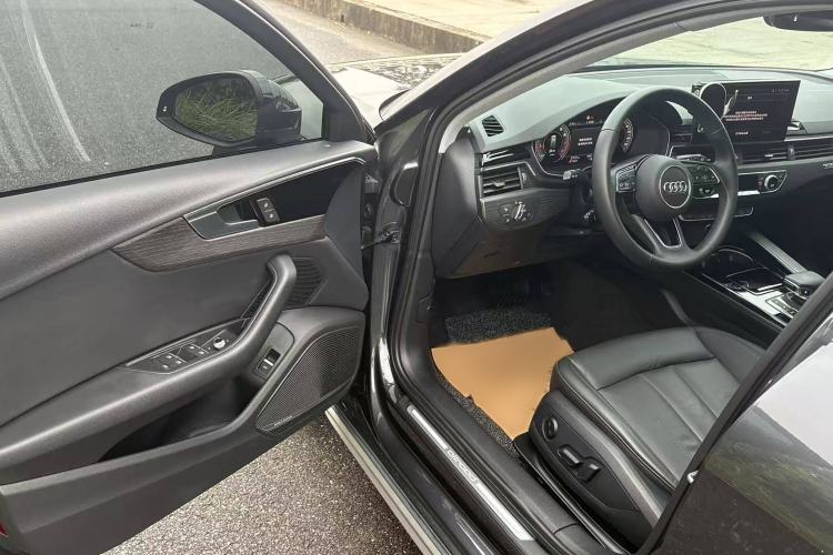 Used Audi A4 2023 allroad quattro Interior 4