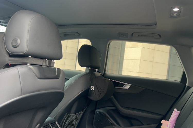 Used Audi A4 2023 allroad quattro Interior 4