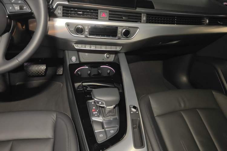 Used Audi A4 2023 Avant 40 TFSI Fashionable and Dynamic Model Gear Lever
