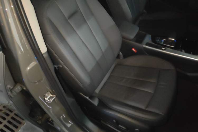 Used Audi A4 2023 Avant 40 TFSI Fashionable and Dynamic Model Right Front Seat