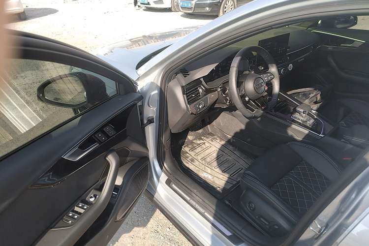 Used Audi A4 2023 allroad quattro Driver Seat
