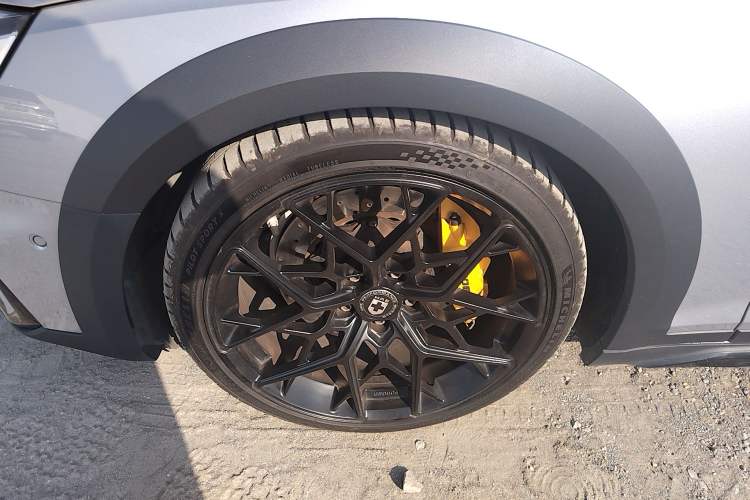 Used Audi A4 2023 allroad quattro Left Front Wheel Hub