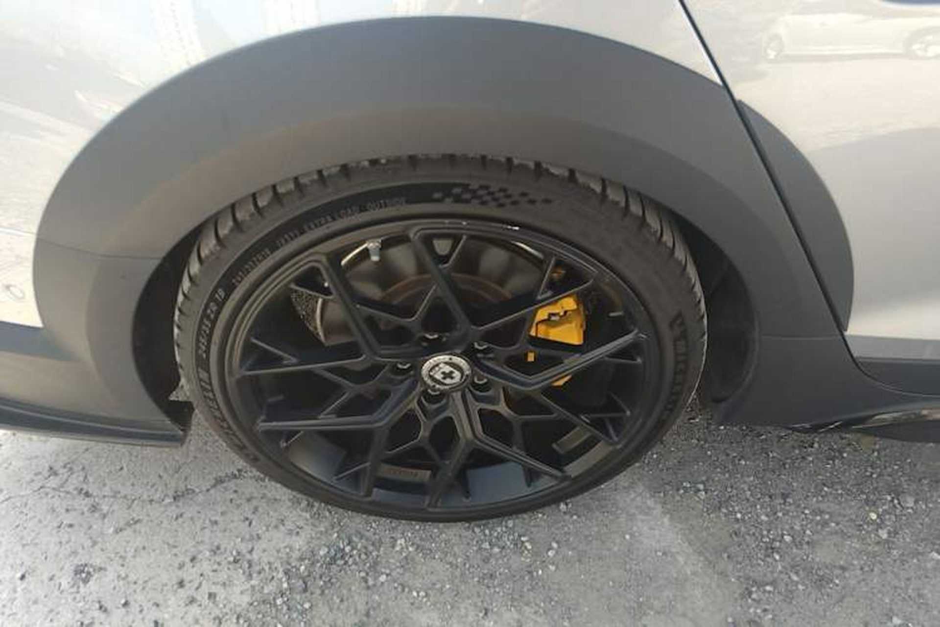 Used Audi A4 2023 allroad quattro Right Rear Wheel Hub