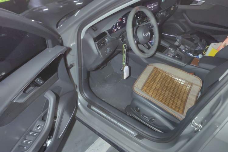 Used Audi A4 2024 allroad quattro 45 TFSI Driver Seat