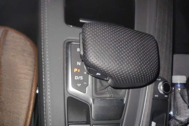 Used Audi A4 2024 allroad quattro 45 TFSI Gear Lever