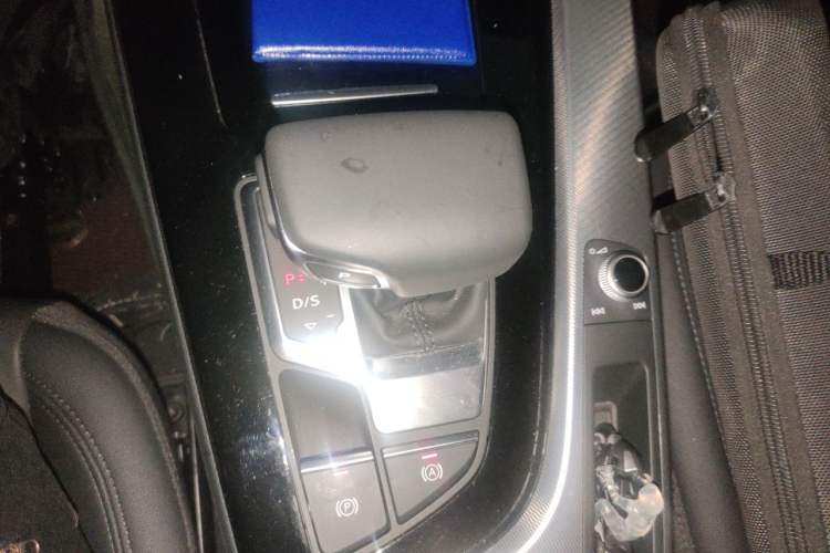 Used Audi A4 2024 Avant 40 TFSI Fashion Sport Model Gear Lever