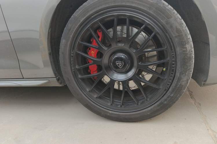 Used Audi A4 2024 Avant 40 TFSI Fashion Sport Model Right Front Wheel Hub