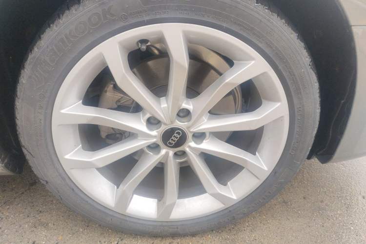 Used Audi A4 2024 Avant 40 TFSI Fashion Sport Model Right Front Wheel Hub