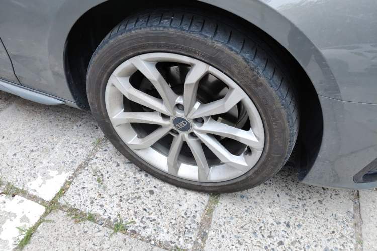 Used Audi A4 2024 Avant 40 TFSI Fashion Sport Model Right Front Wheel Hub