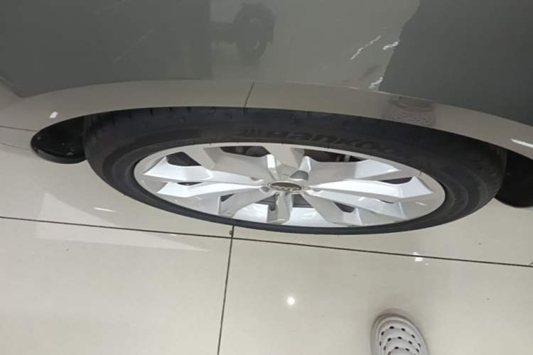 Used Audi A4 2024 Avant 40 TFSI Fashion Sport Model Right Rear Wheel Hub