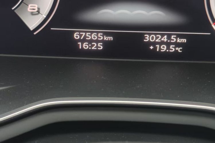 Used Audi A4L 2020 40 TFSI Fashion Dynamic Model Odometer Close Up