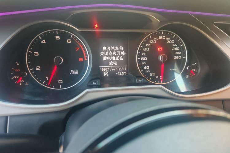 Used Audi A4L 2013 30 TFSI Manual Comfort Model Odometer Close Up