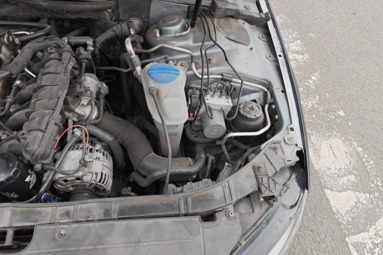 Used Audi A4L 2009 2.0 TFSI Technology Edition Engine Bay Left