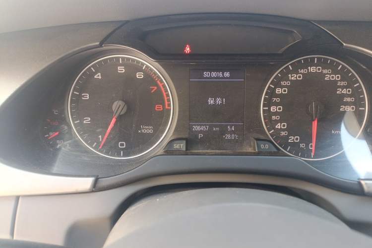 Used Audi A4L 2009 2.0 TFSI Luxury Model Odometer Close Up