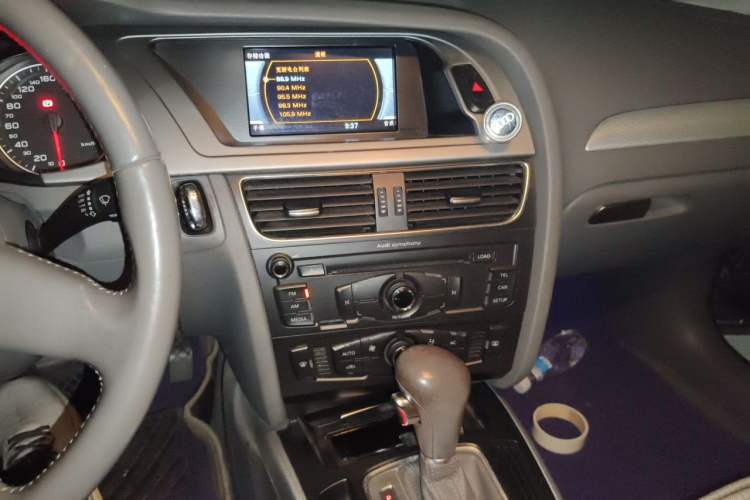 Used Audi A4L 2009 2.0 TFSI Standard Model Audio And AC Panel