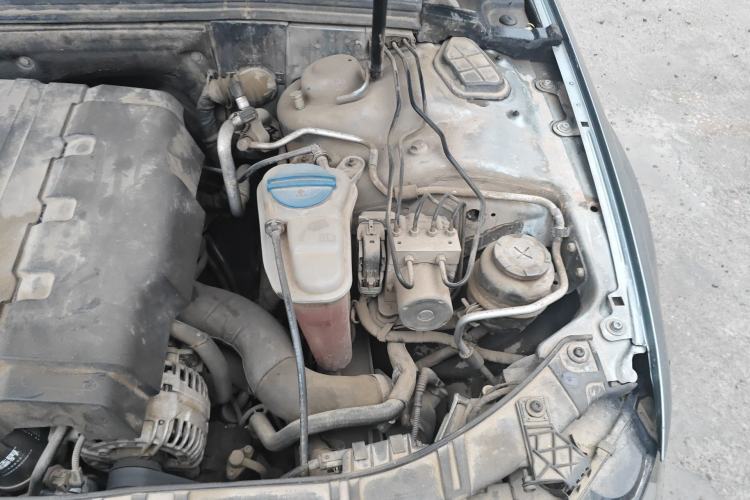 Used Audi A4L 2009 2.0 TFSI Standard Model Engine Bay Left