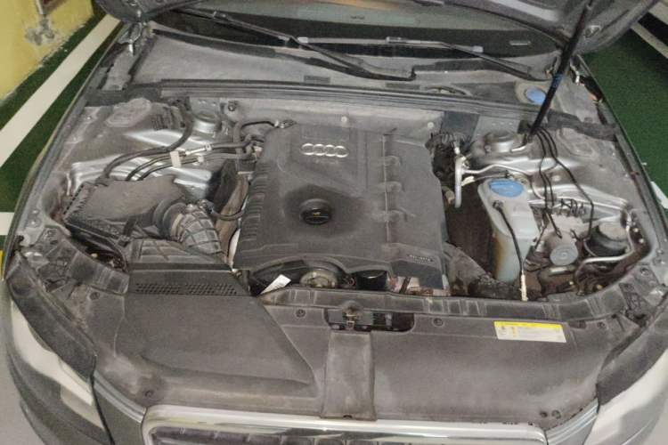 Used Audi A4L 2009 2.0 TFSI Standard Model Engine Bay