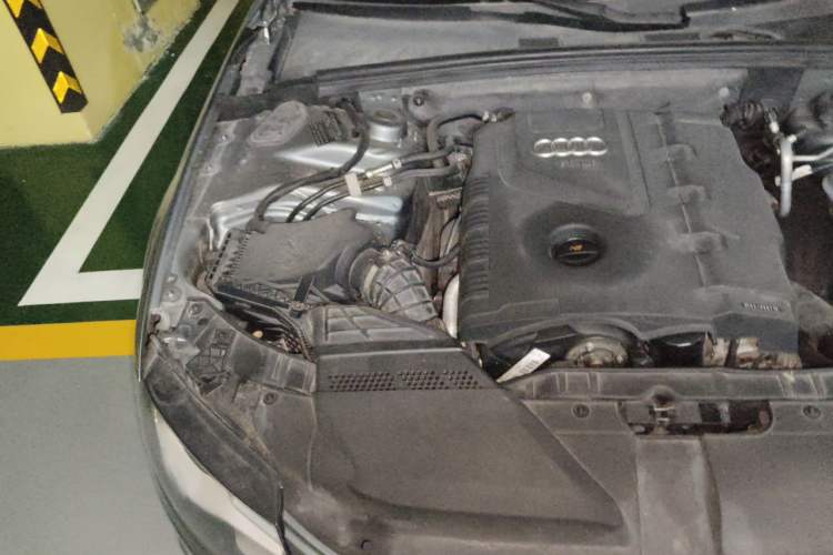 Used Audi A4L 2009 2.0 TFSI Standard Model Engine Bay Right