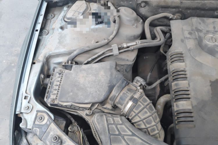 Used Audi A4L 2009 2.0 TFSI Standard Model Engine Bay Right