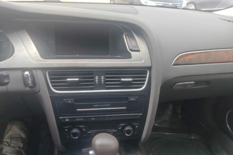 Used Audi A4L 2009 2.0 TFSI Standard Model Audio And AC Panel