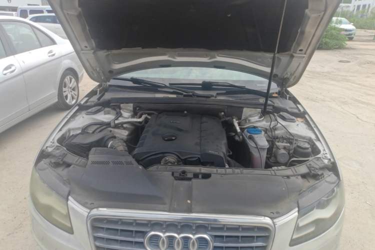 Used Audi A4L 2009 2.0 TFSI Standard Model Engine Bay