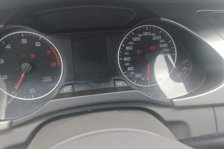 Used Audi A4L 2009 2.0 TFSI Standard Model Odometer Close Up