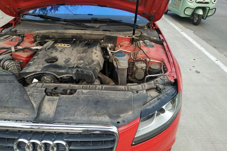 Used Audi A4L 2009 2.0 TFSI Standard Model Engine Bay Left