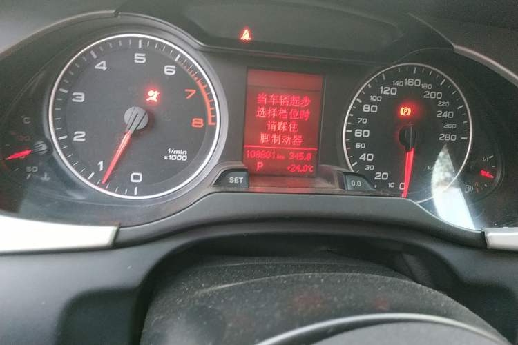 Used Audi A4L 2009 2.0 TFSI Standard Model Odometer Close Up