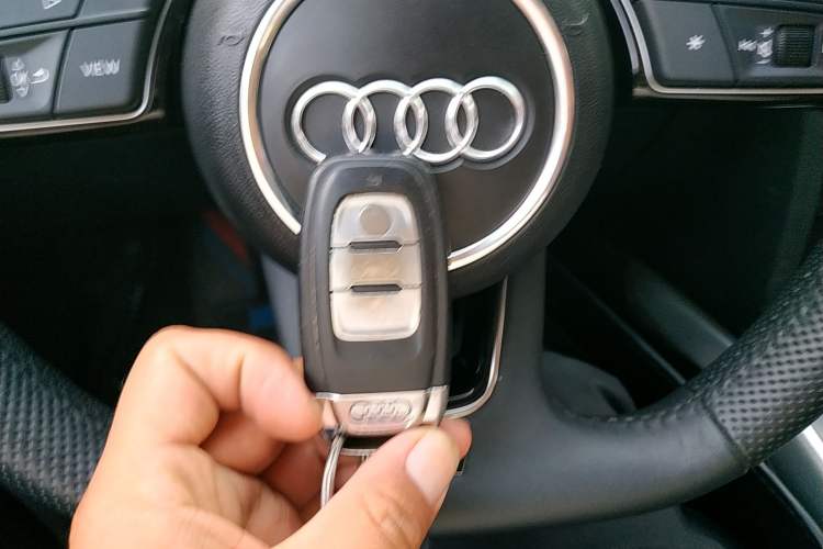 Used Audi A4L 2009 2.0 TFSI Standard Model Vehicle Key