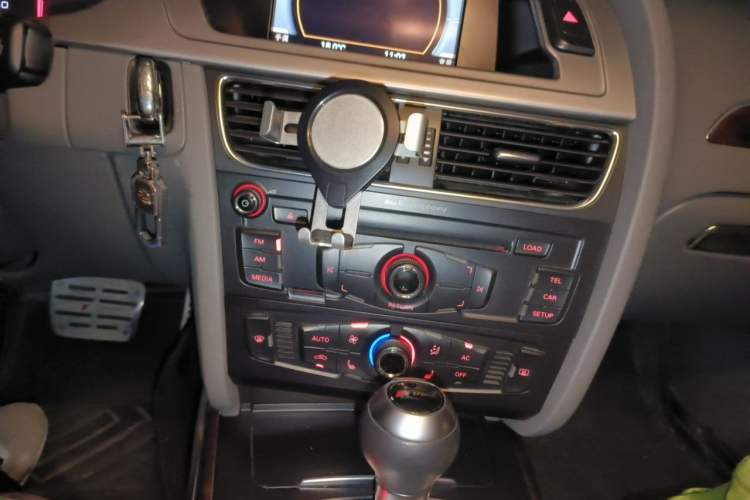 Used Audi A4L 2009 2.0 TFSI Standard Model Audio And AC Panel