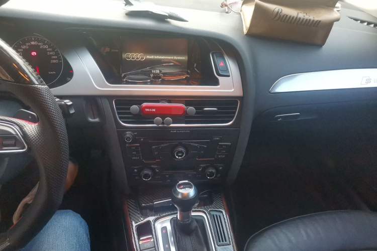 Used Audi A4L 2009 2.0 TFSI Luxury Model Audio And AC Panel
