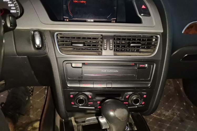 Used Audi A4L 2009 2.0 TFSI Technology Edition Audio And AC Panel