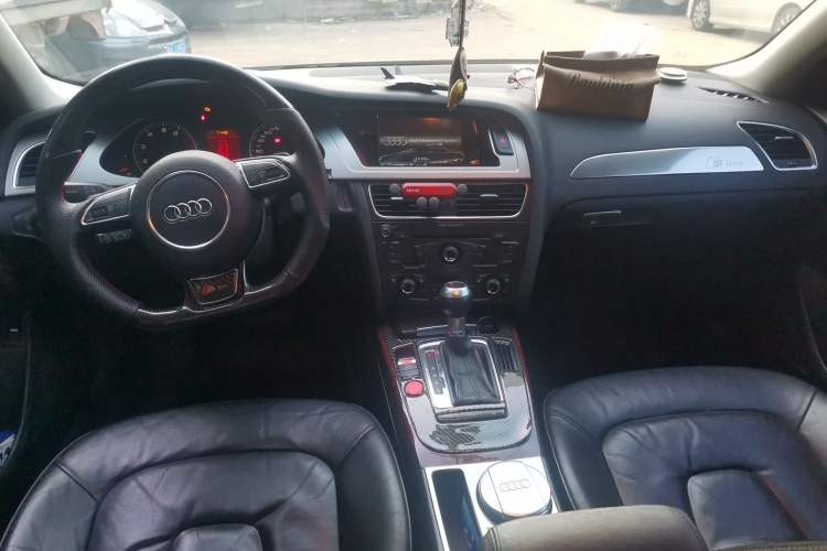 Used Audi A4L 2009 2.0 TFSI Luxury Model Center Console