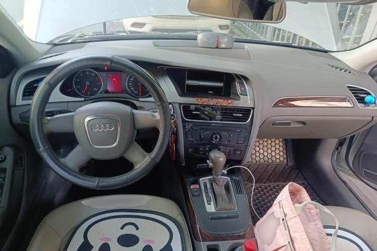 Used Audi A4L 2009 2.0 TFSI Comfort Model Center Console